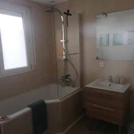 L'auberge Des Trois Lieux بيت للعطل *